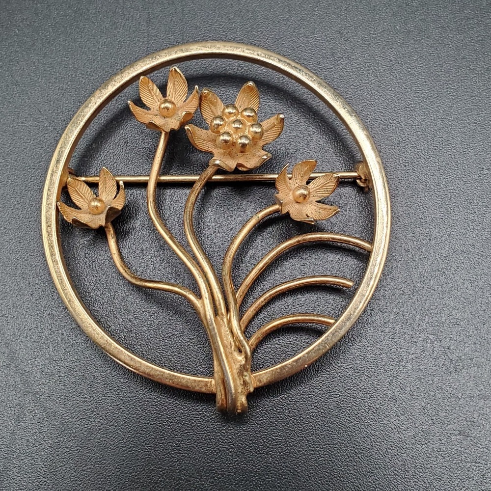 Signed Giovanni 2" Goldtoned Floral Brooch‎